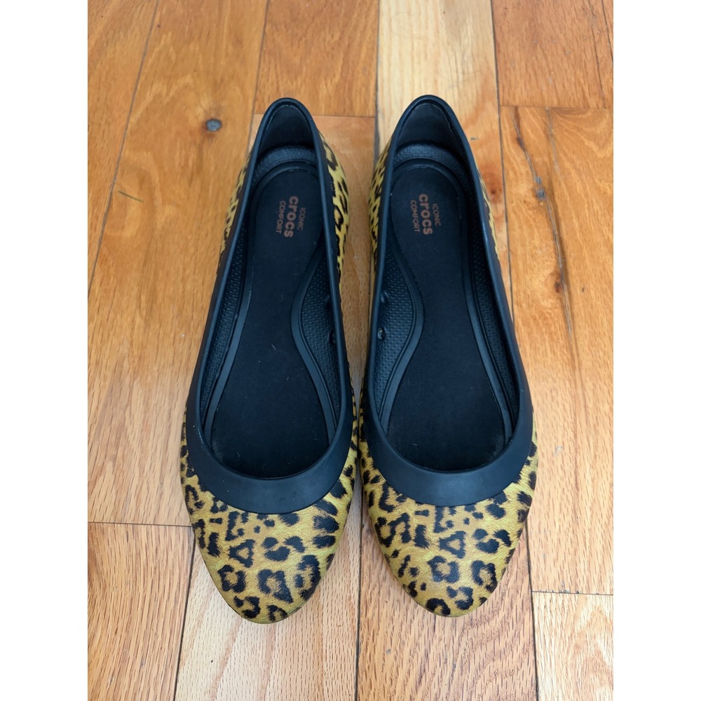 Crocs Lina Ballet Flats in a leopard print pattern size 7
